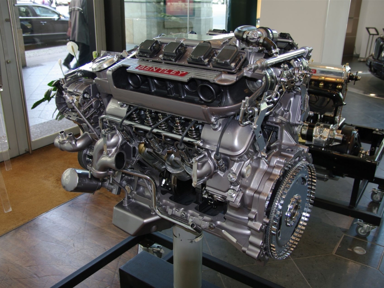 BENTLEY W12-Motor
